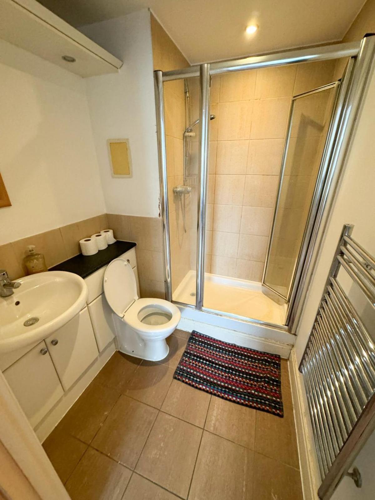 Flat 25 * Londres